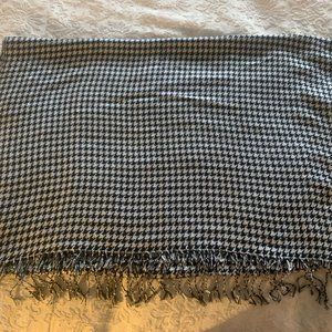 Houndstooth shawl/wrap